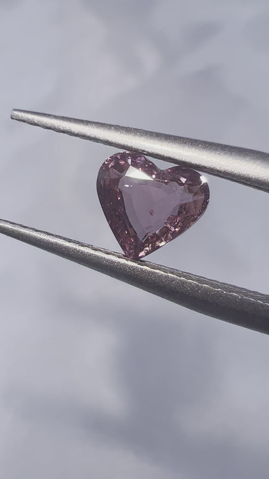 Unheated heart shape padparadcha sapphire 1ct