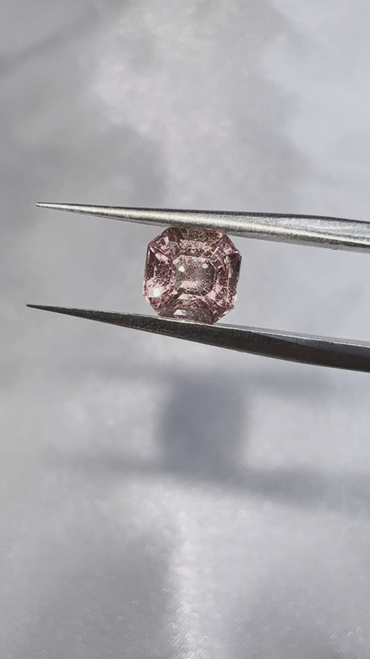 Padparadscha sapphire 0.94cts
