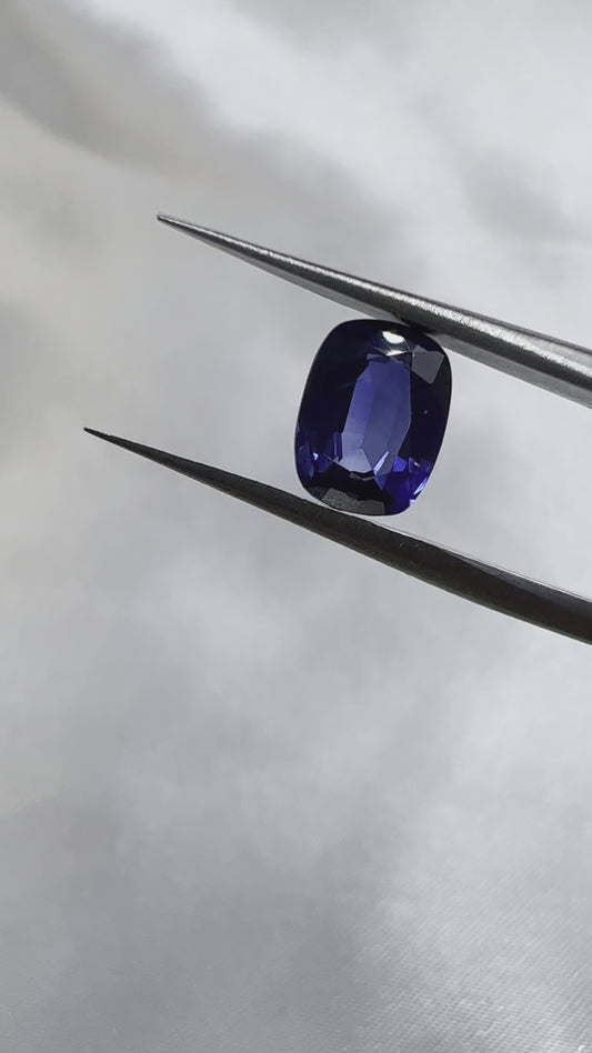 Royal blue sapphire 1.08cts