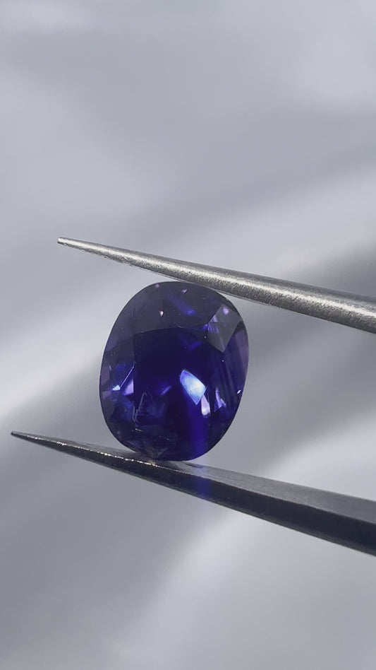 Color changing sapphire 1.23cts