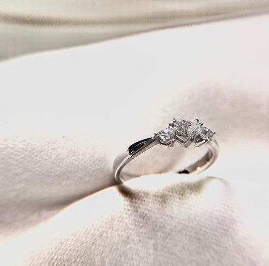 18K White Gold with 3 Heart Shape Diamond